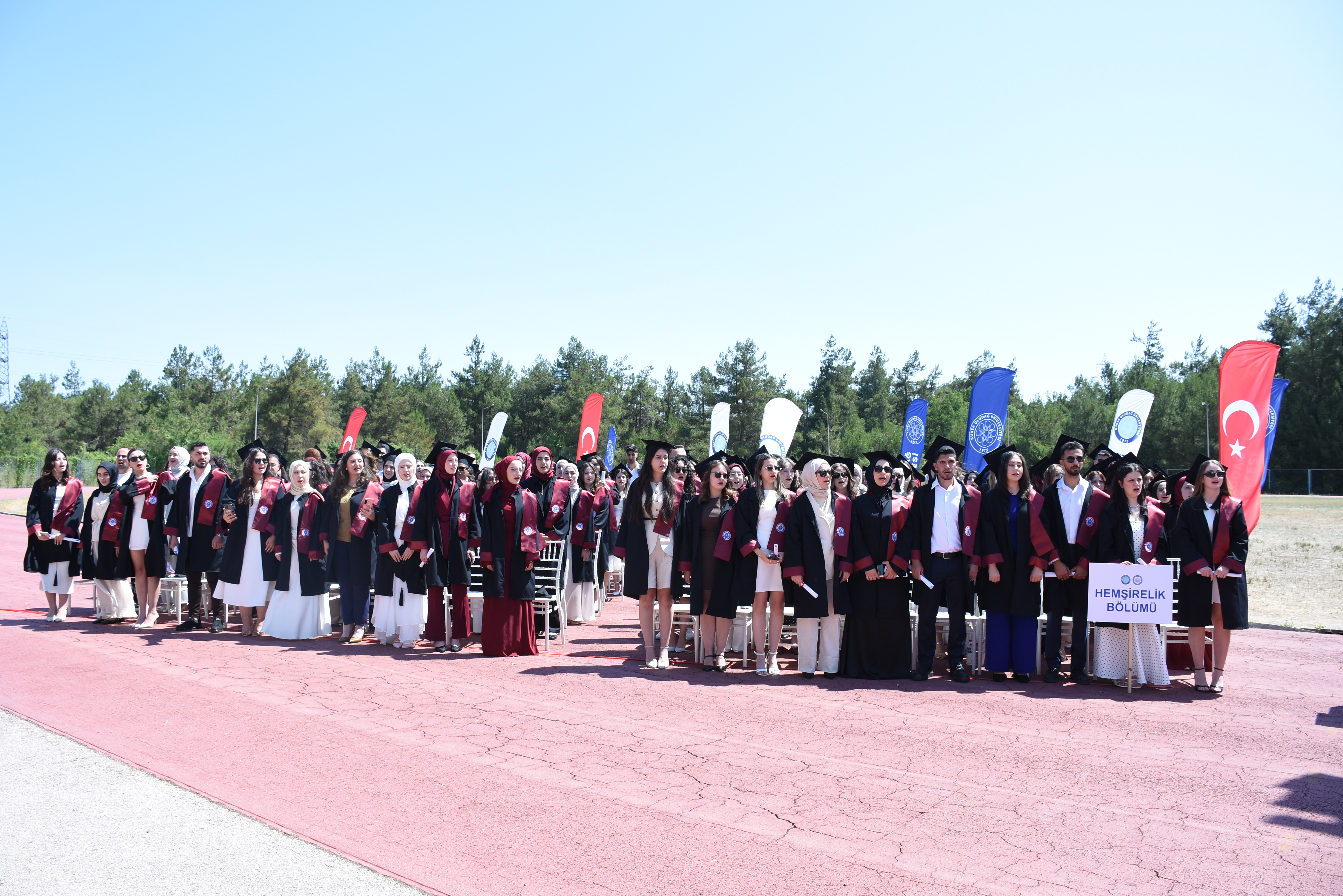 Fakültemiz Hemşirelik Ve Fizyoterapi Ve Rehabilitasyon Bölümlerinin Mezuniyet Heyecanı